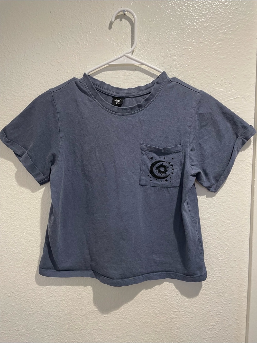 🌙 VIBE 'N Celestial Embroidered Pocket Crop Tee XS ✨